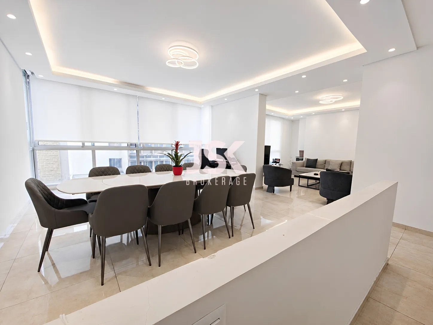 Apartment for Sale in Ain El Remmaneh - 3 bed, 4 bath