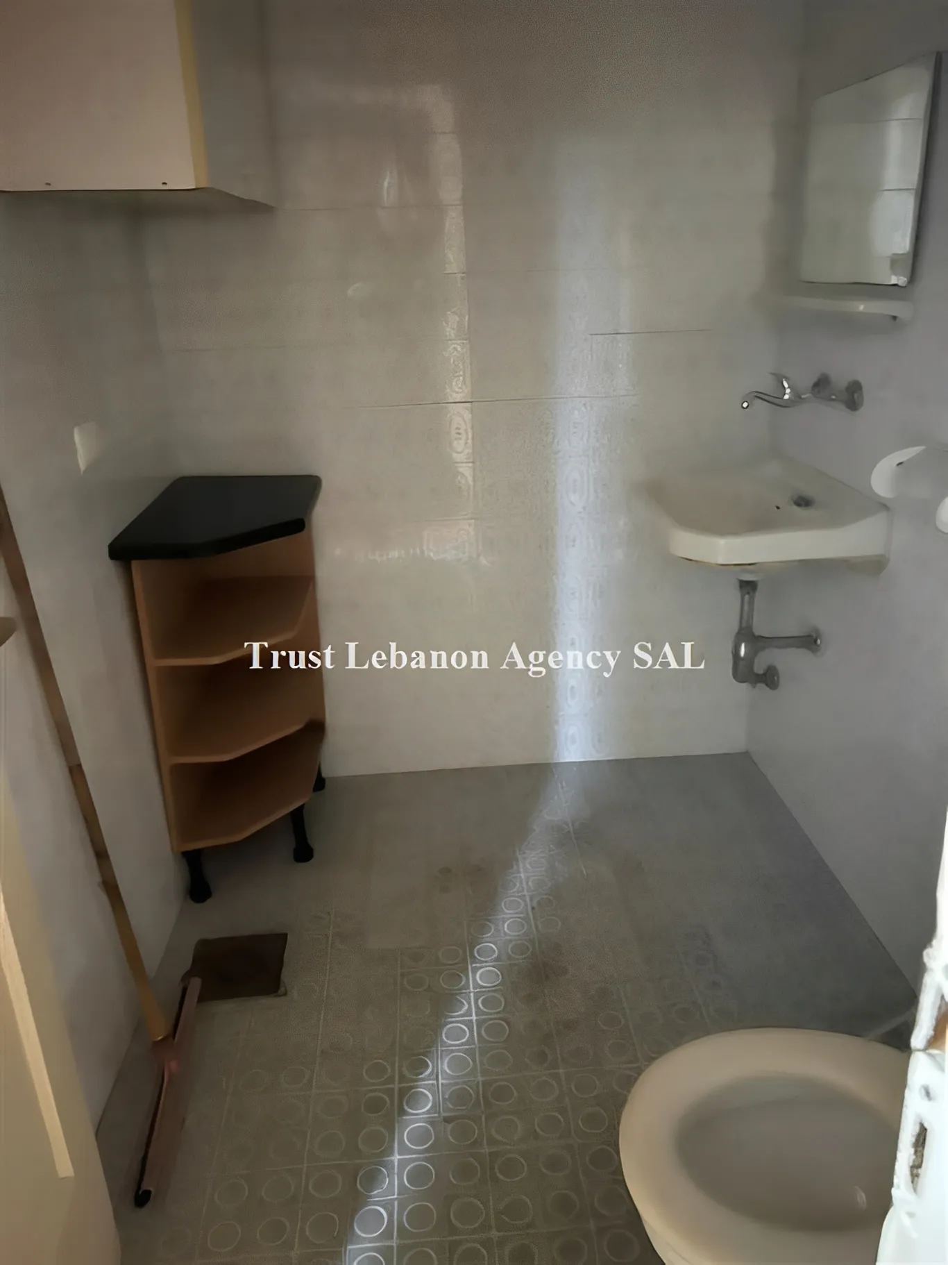 Office for rent in Baabda, Hazmieh