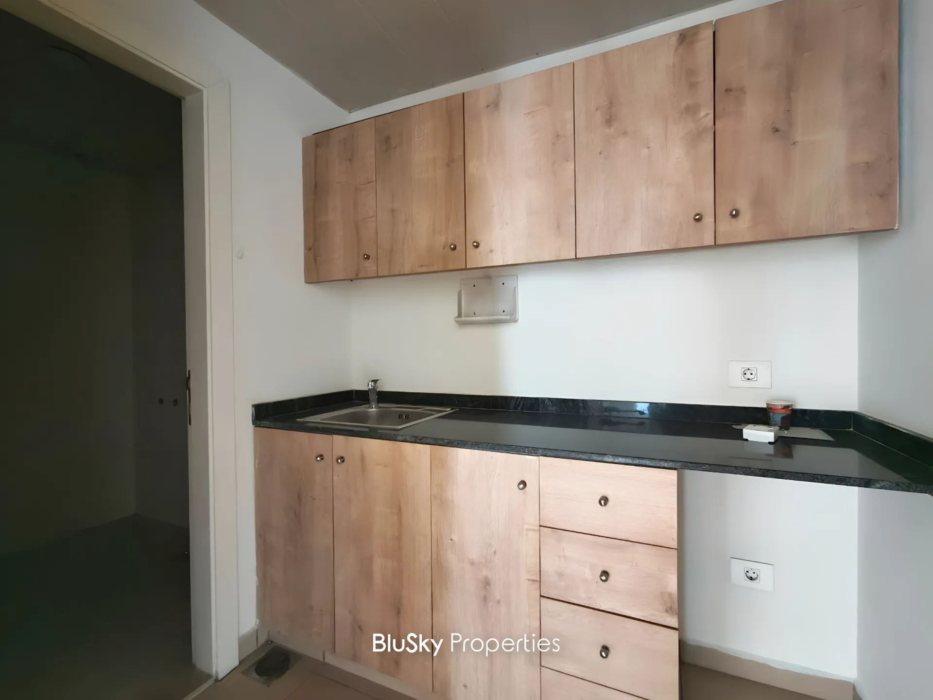 Office for rent in Kfar Hbab