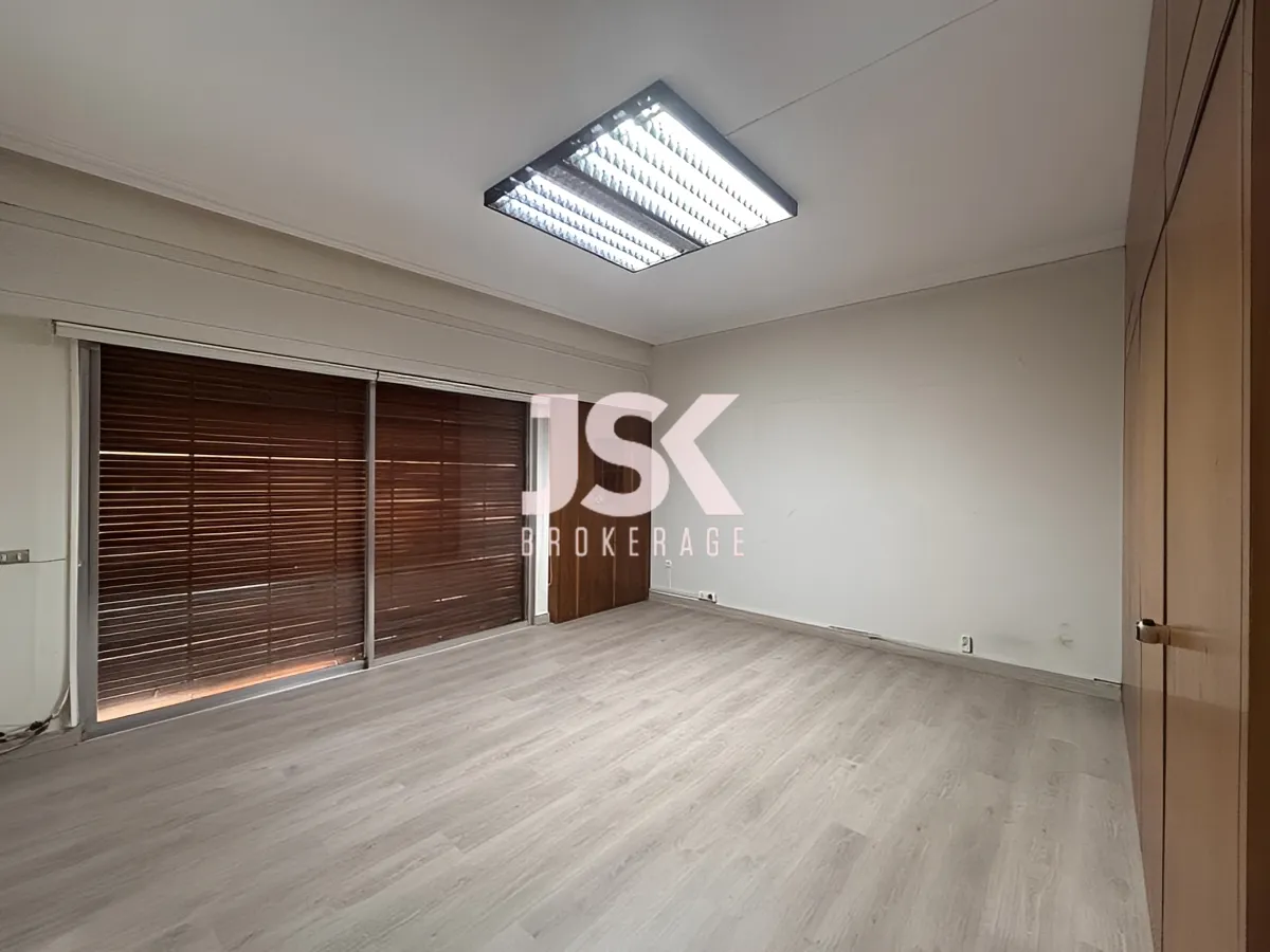 Office for rent in Badaro