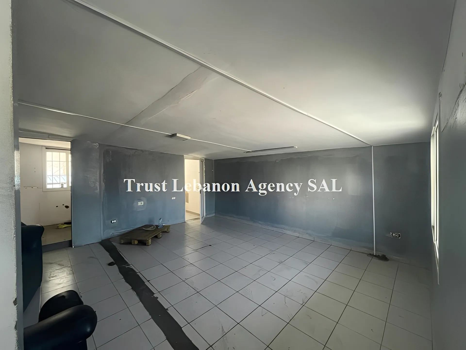 Office for rent in Metn, Zalka