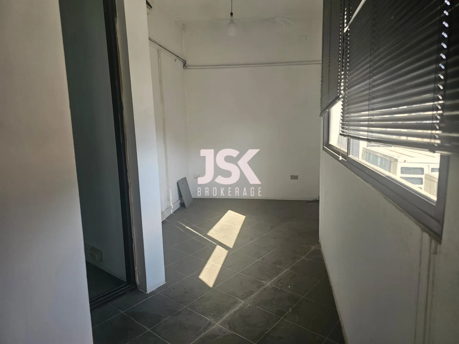 Office for Rent in Jdeideh