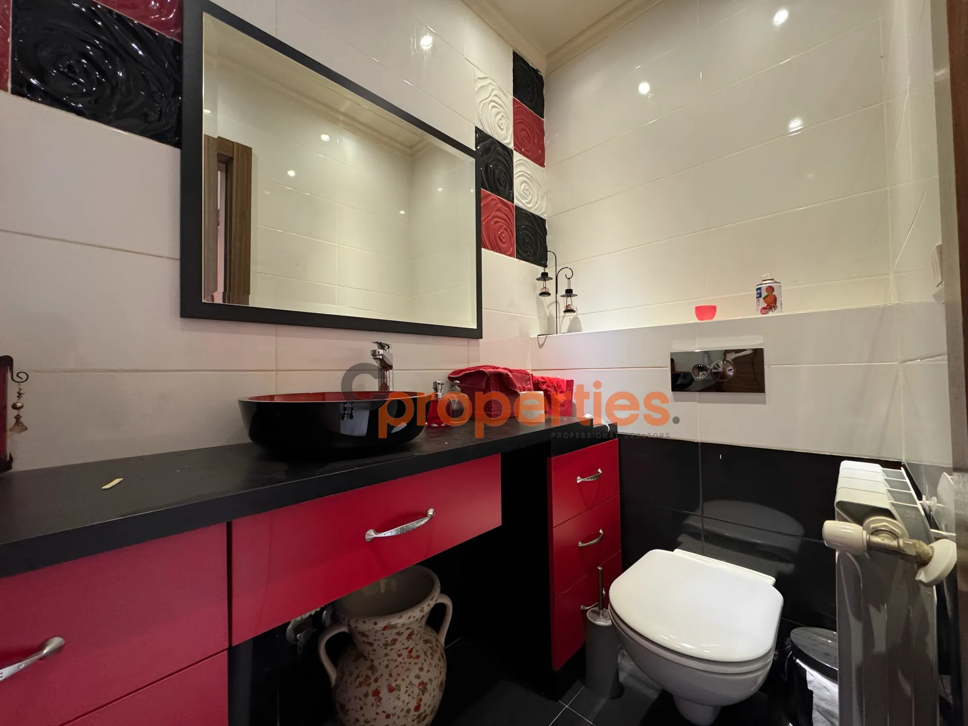 Villa for Sale in Aachqout