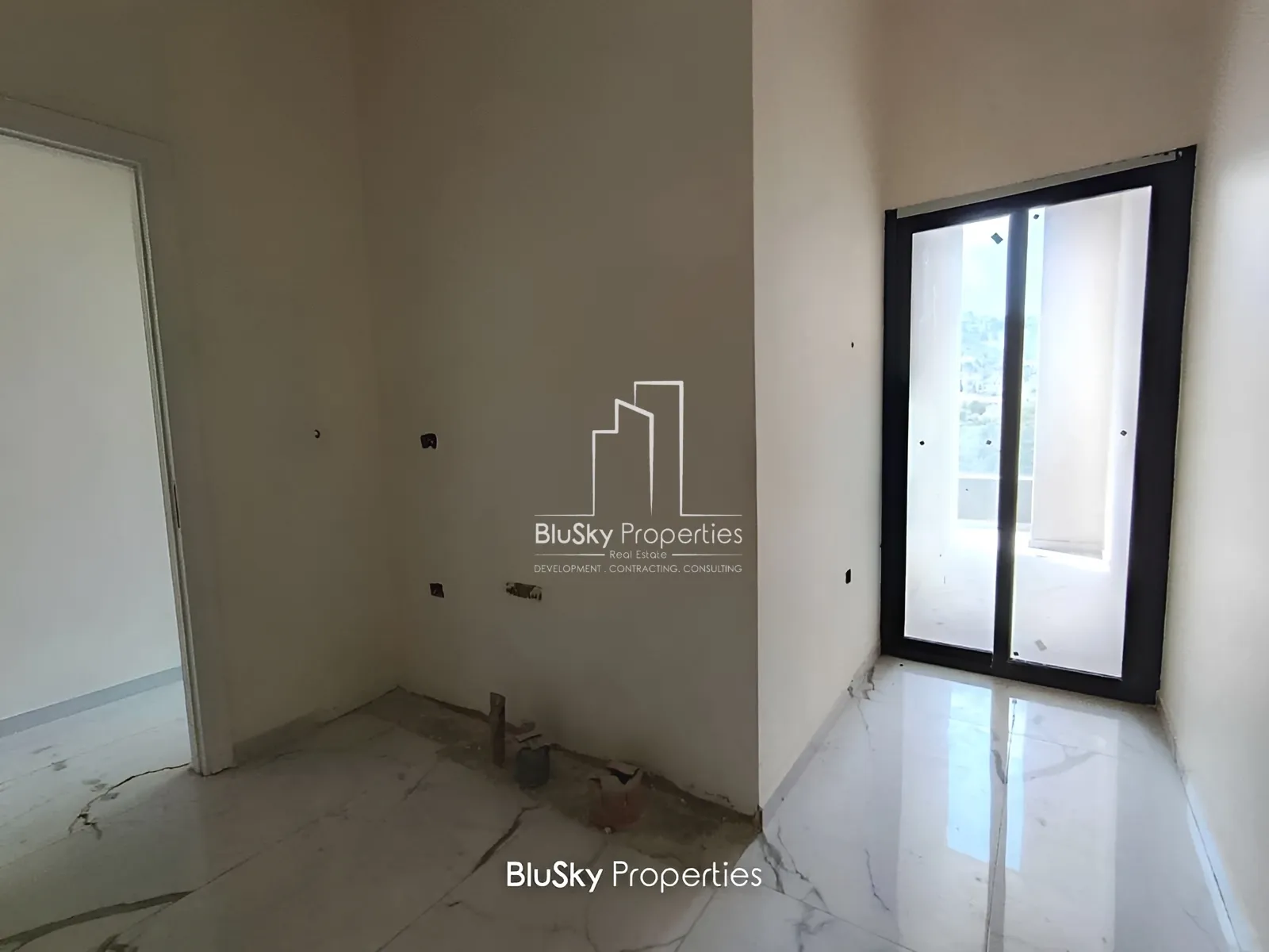 Duplex for Sale in Bouar - 3 bed, 3 bath