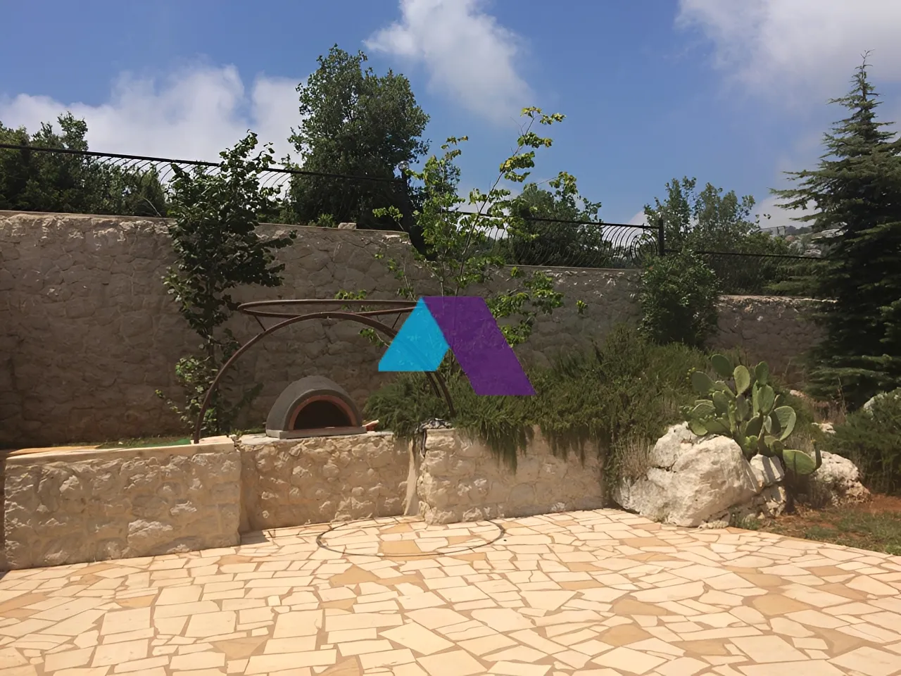Villa for Sale in Ajaltoun