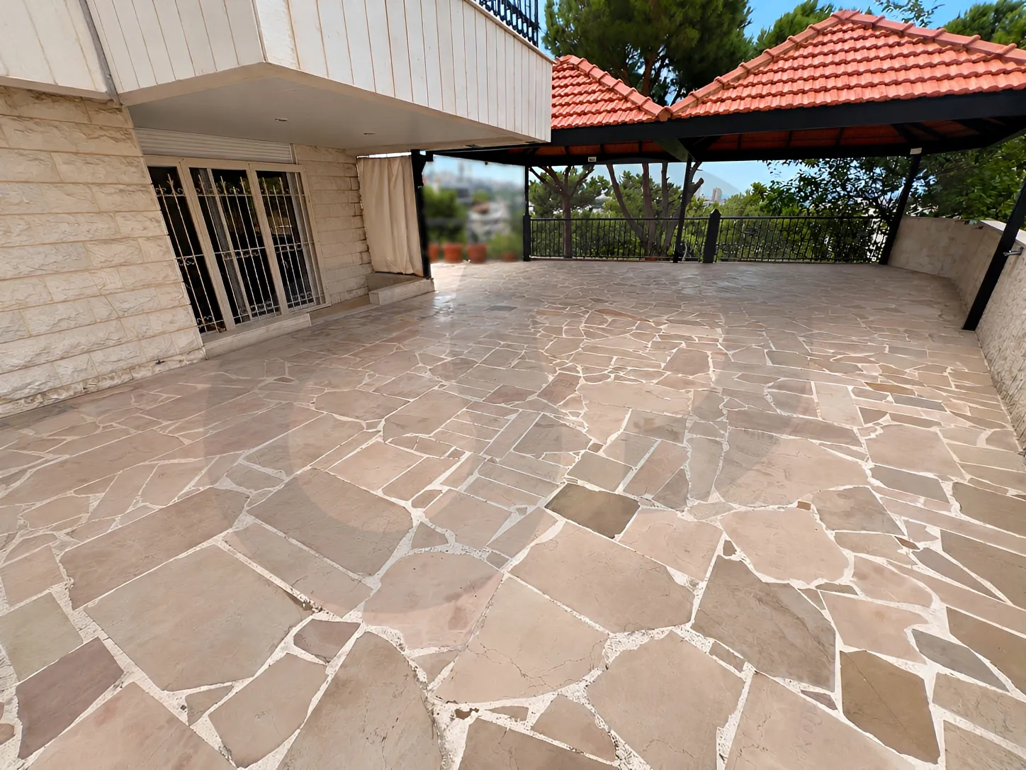 Building for Sale in Fanar