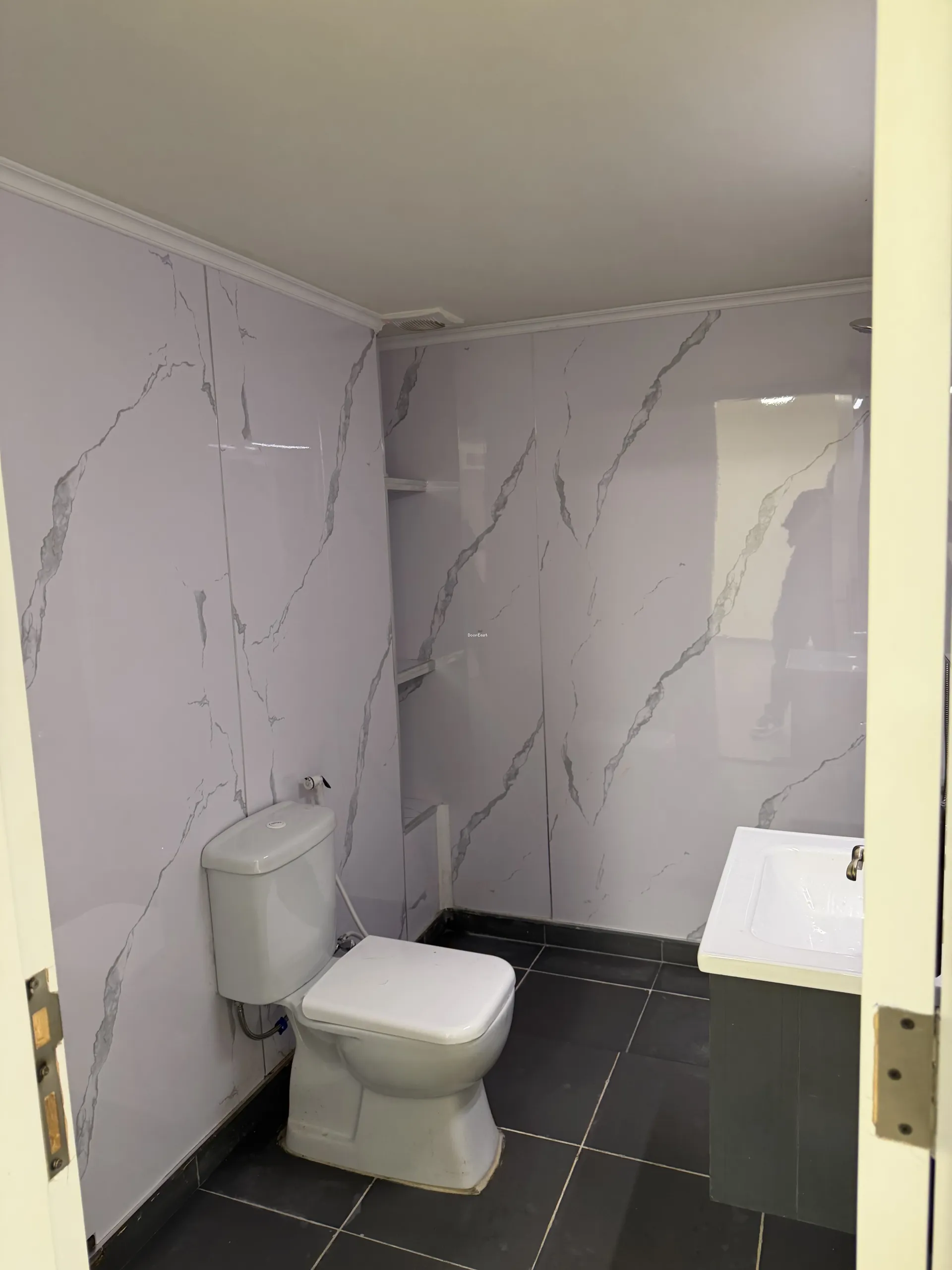 Office for rent in Corniche el mazraa, beirut, lebanon