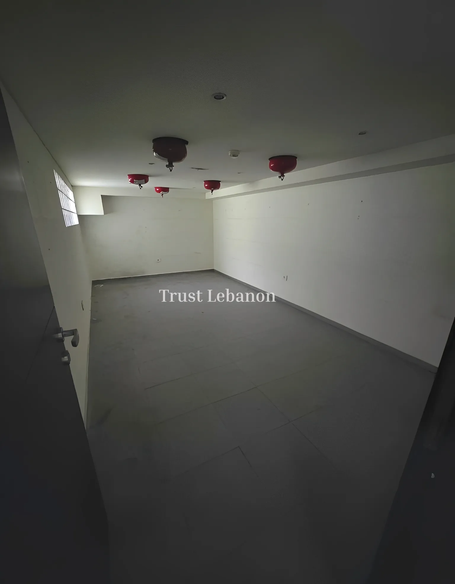 Showroom for rent in Horch Tabet