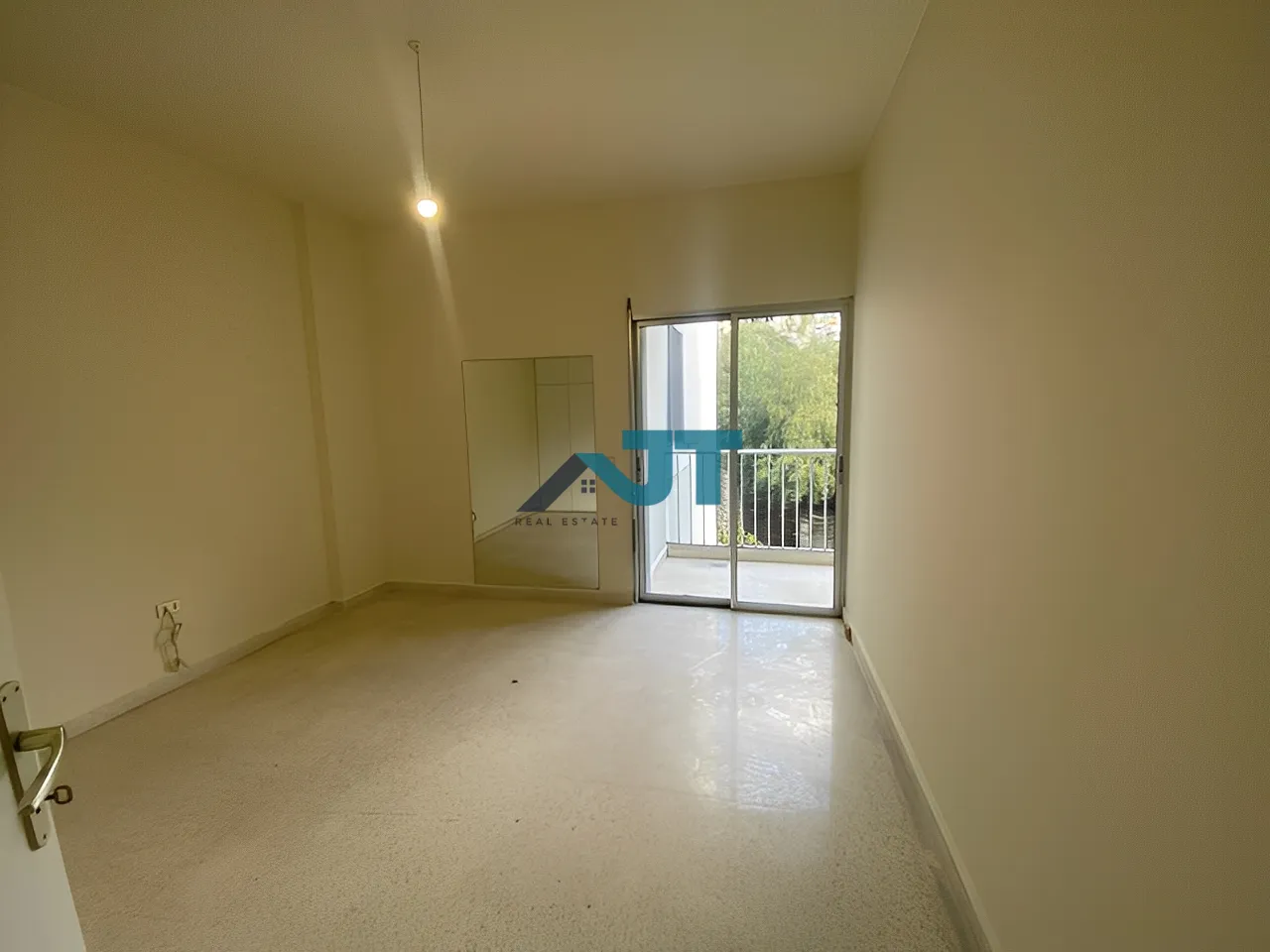 Apartment for Sale in Awkar