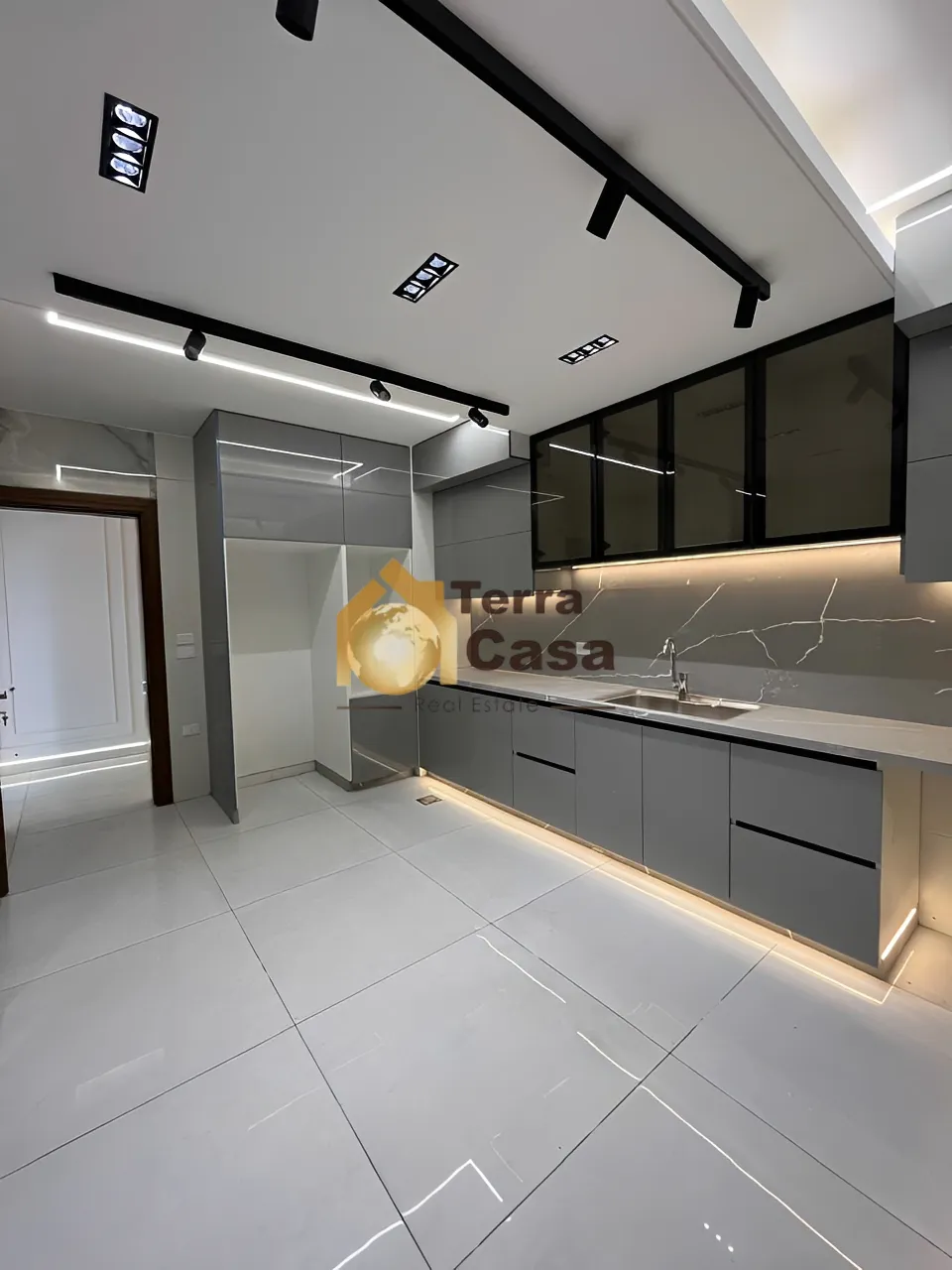Apartment for Sale in Ksara - 3 bed, 3 bath