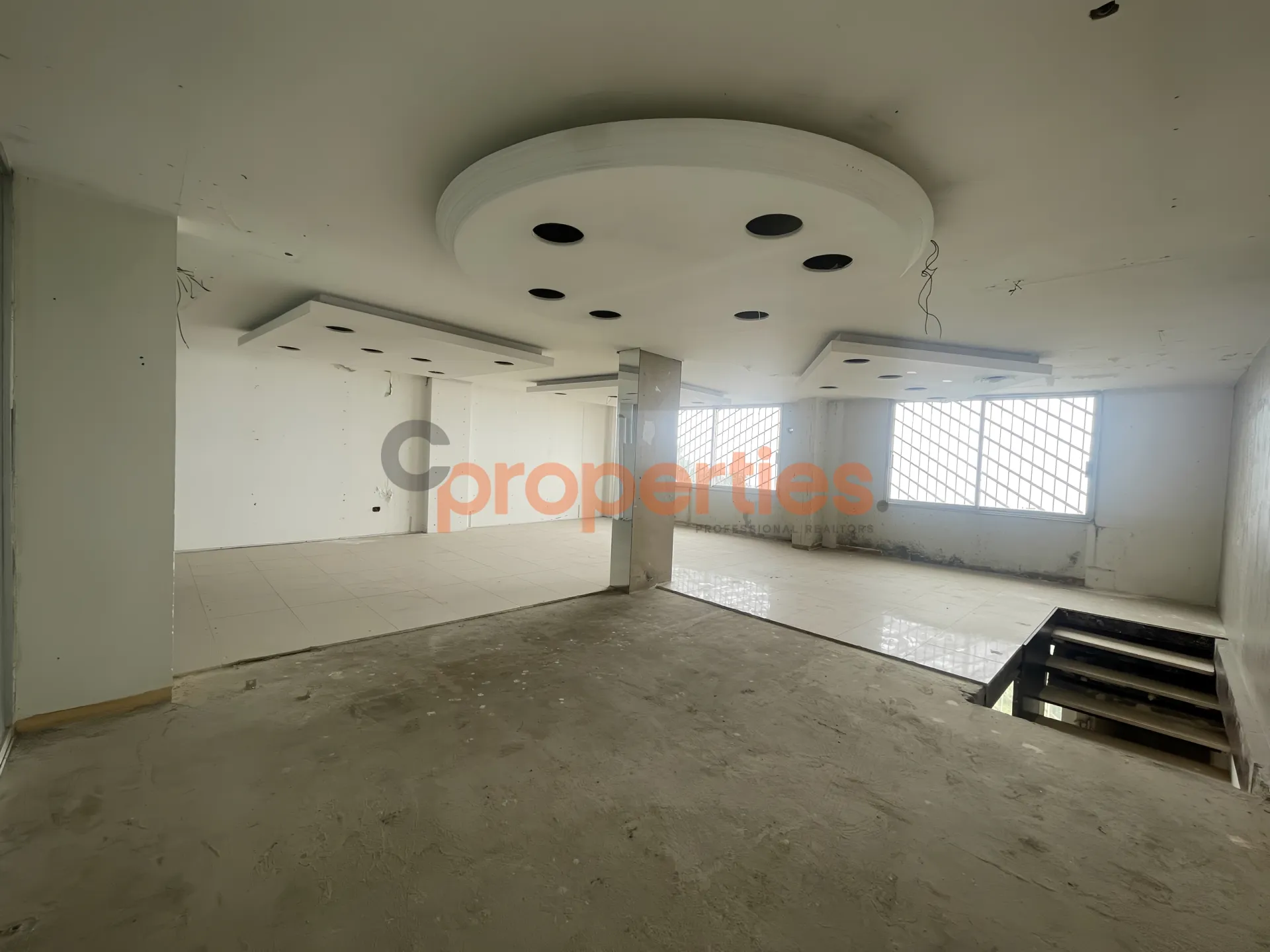 Showroom for Rent in Rayfoun
