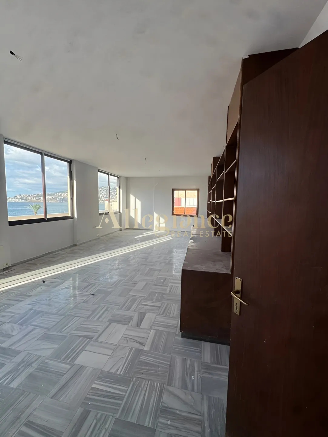 Office for rent in Jounieh
