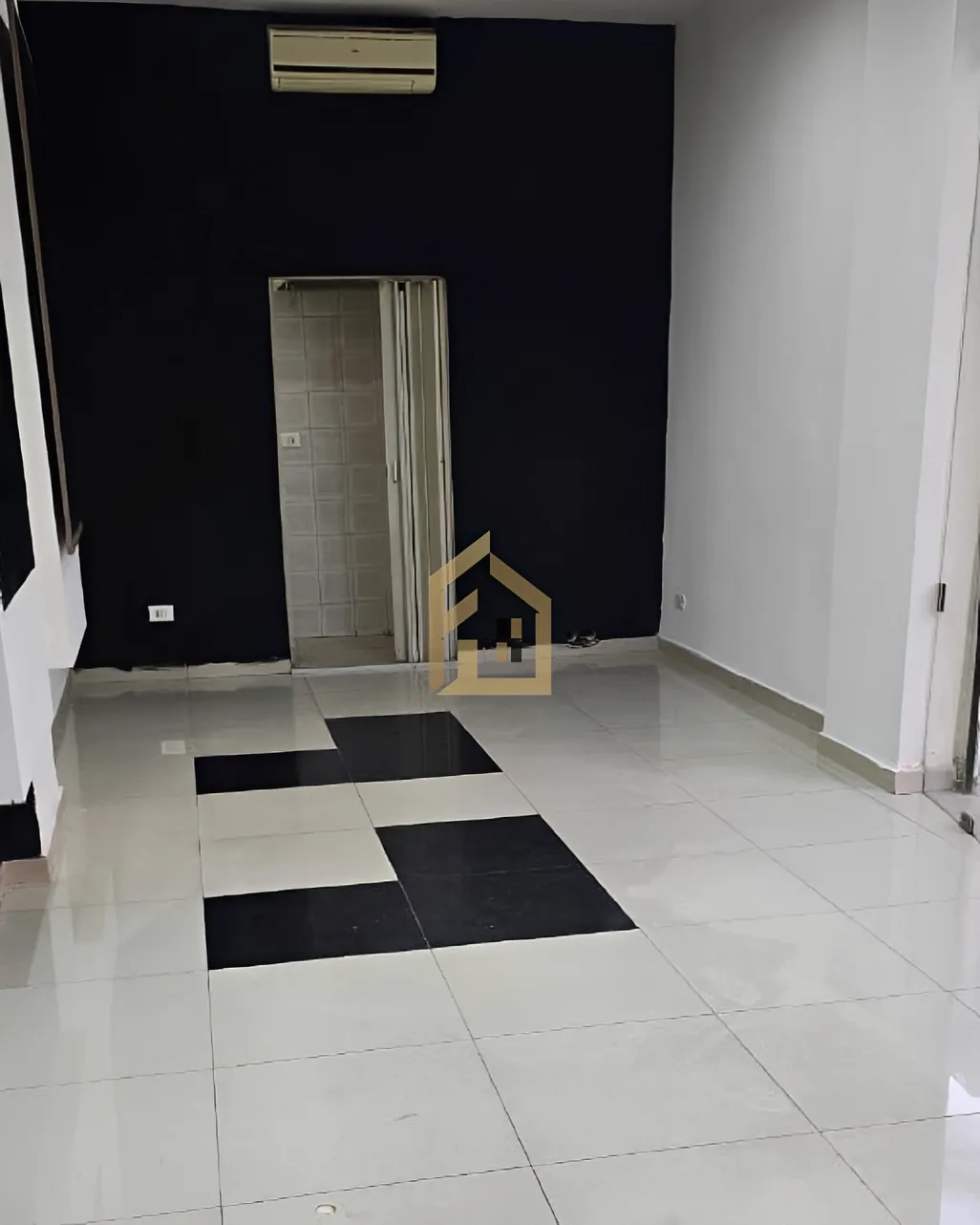 Shop for rent in Zouk Mikael, Lebanon