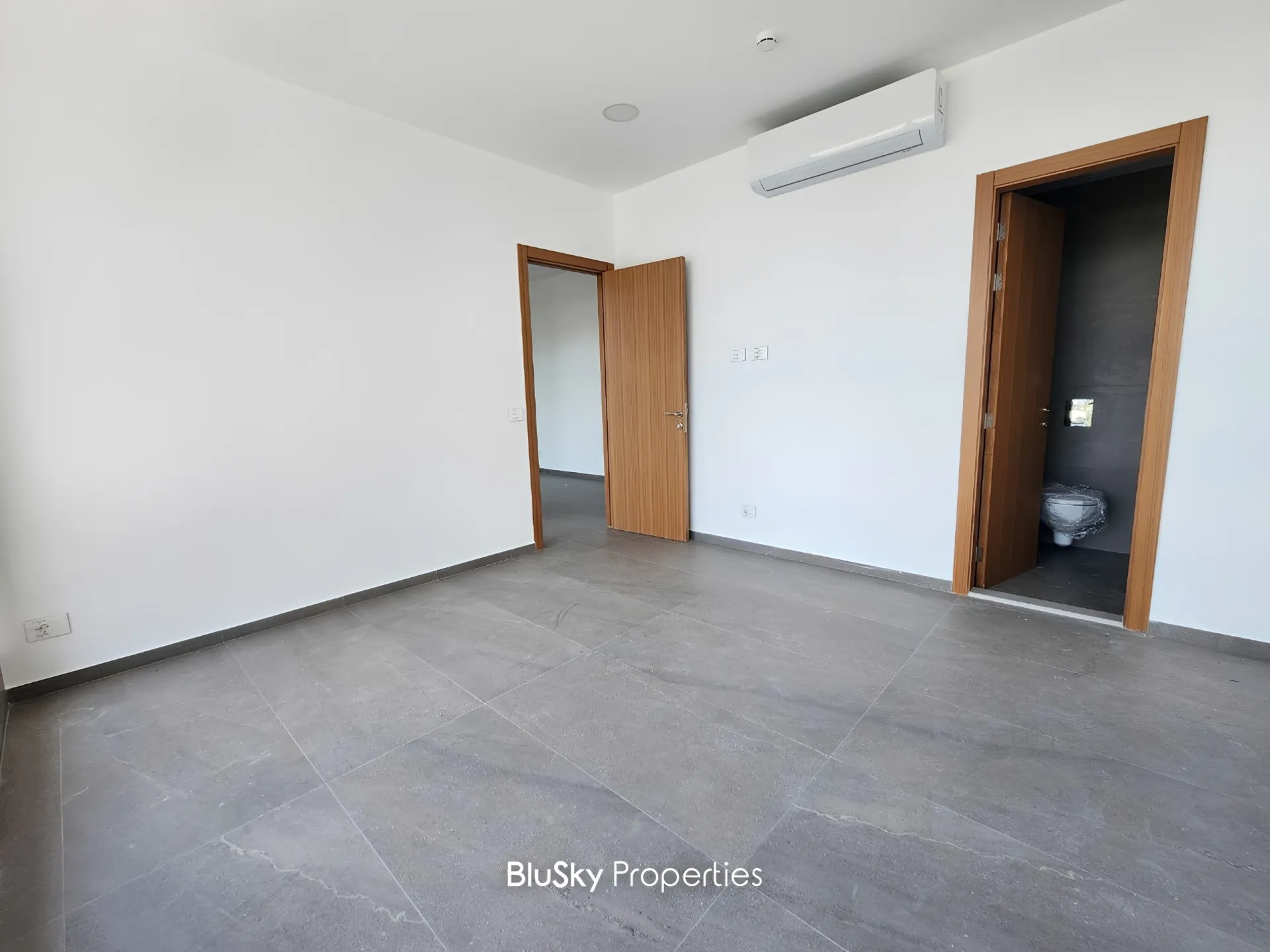Office for rent in Horch tabet, lebanon