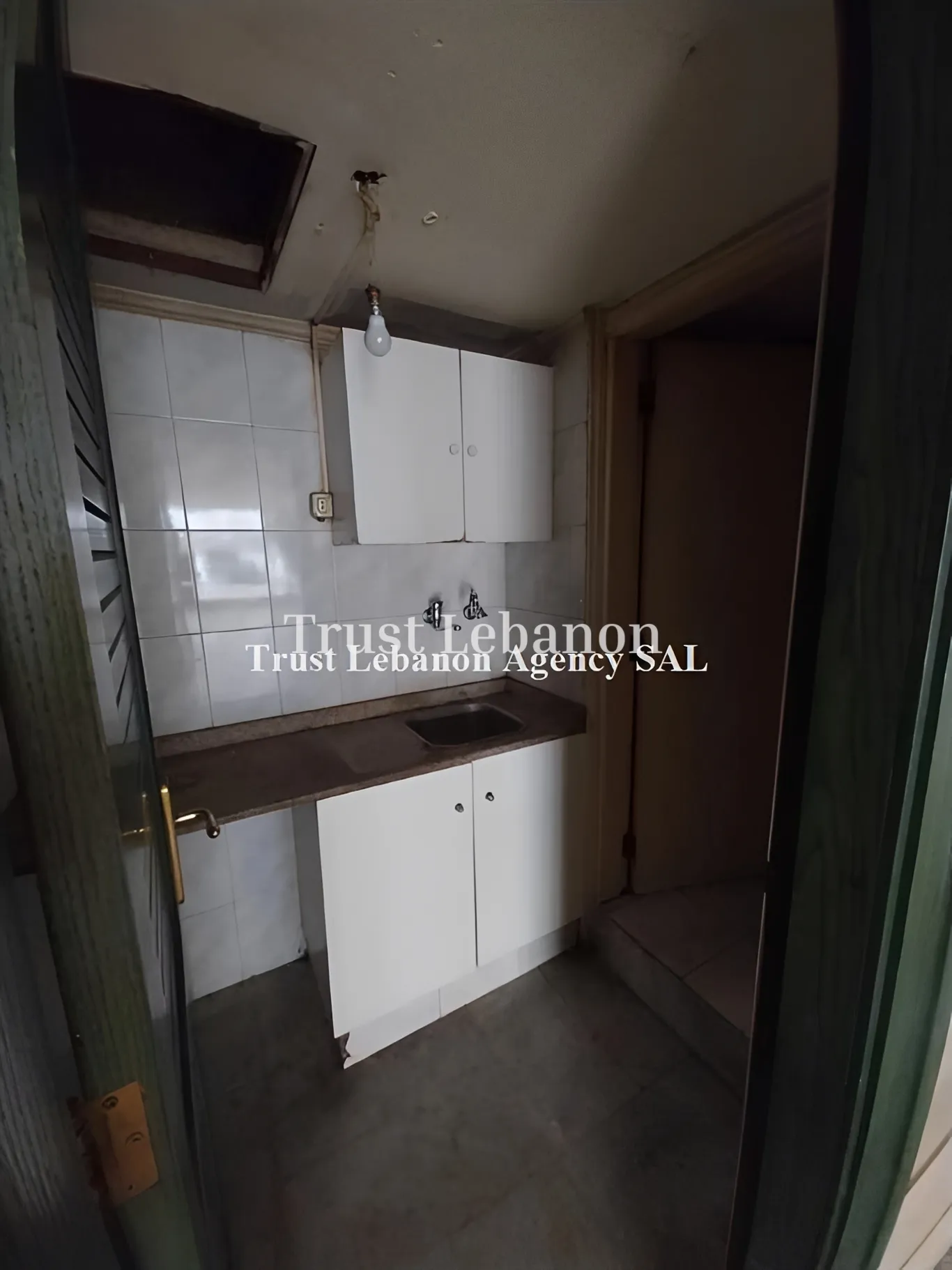 Showroom for rent in Jdeideh