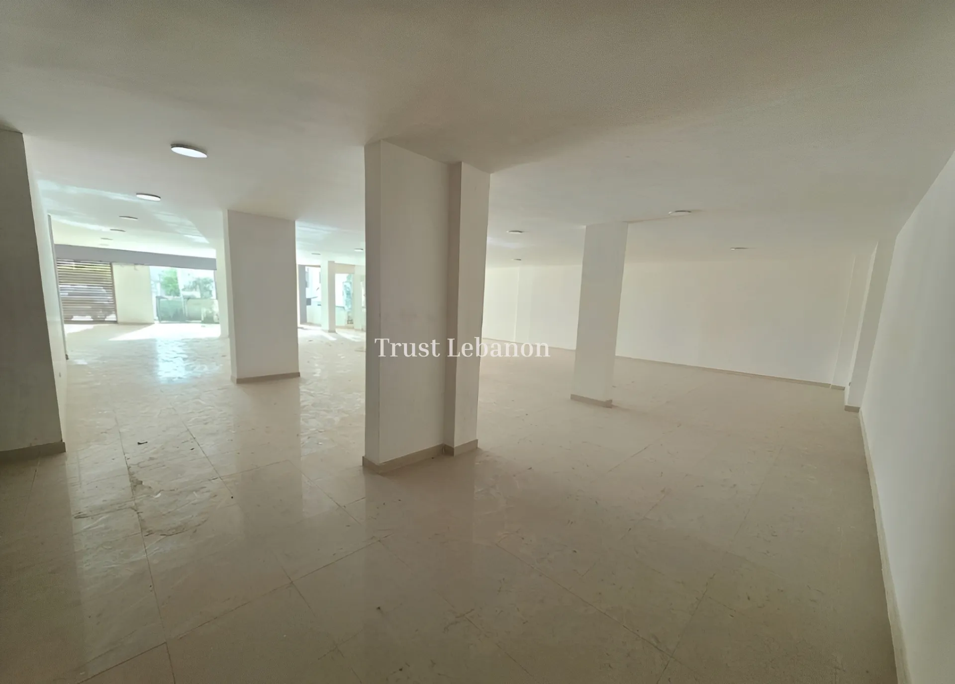 Showroom for rent in Mansourieh, Lebanon