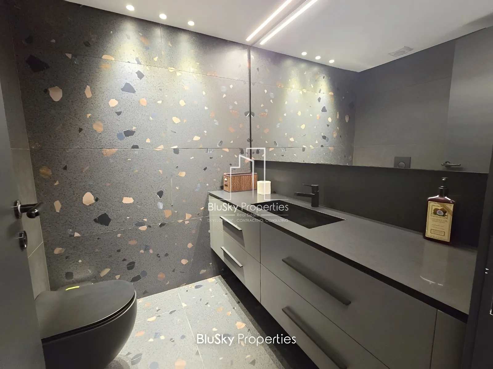 Office for sale in Mansourieh