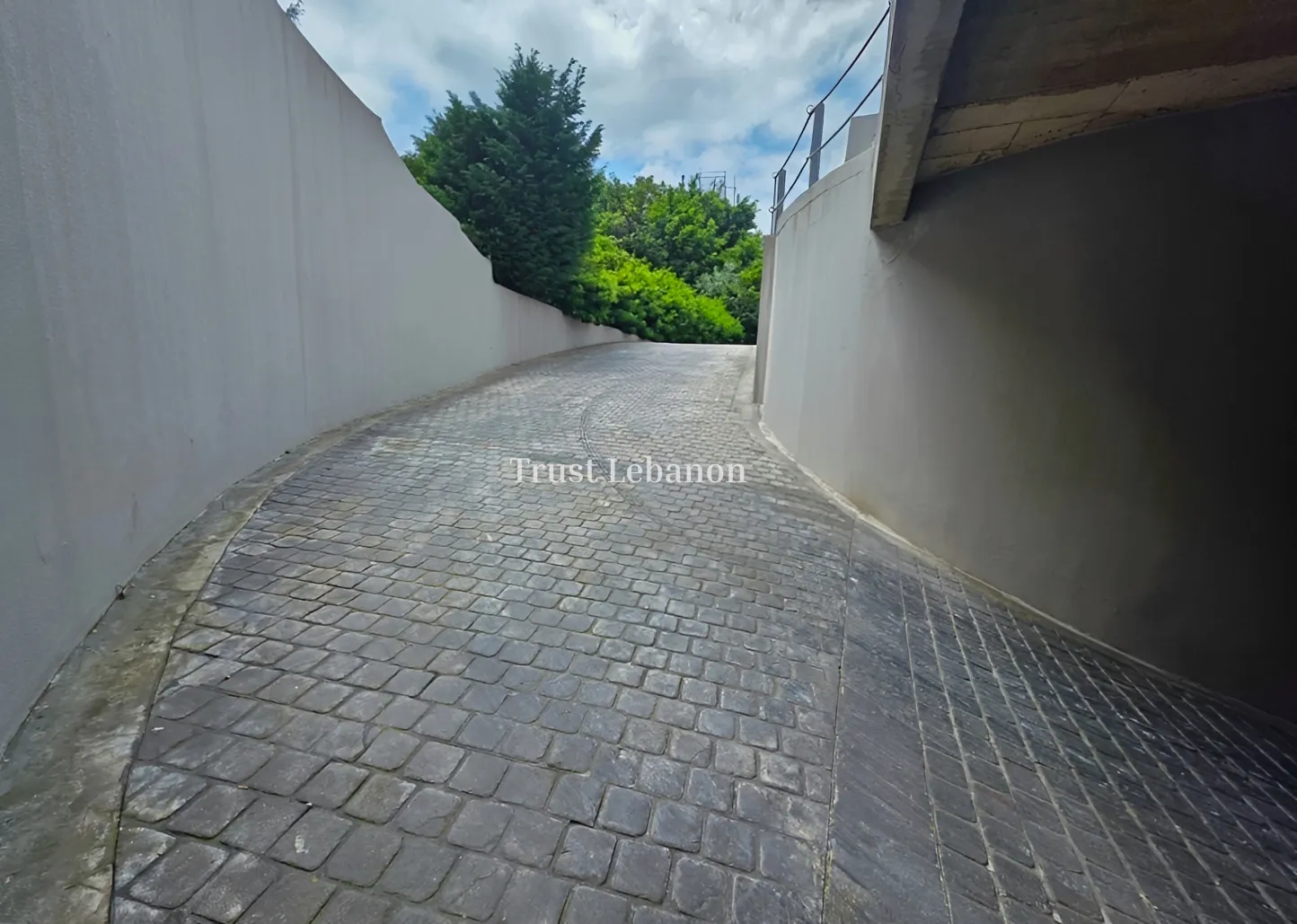 Warehouse for rent in Dbayeh, Lebanon