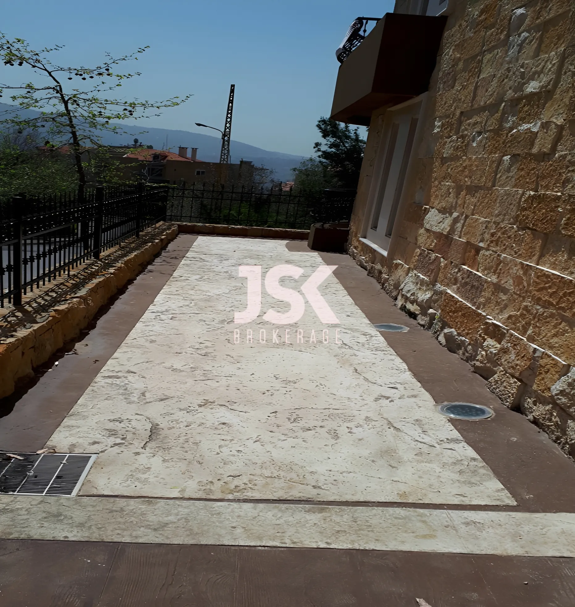 Apartment for Sale in Ballouneh