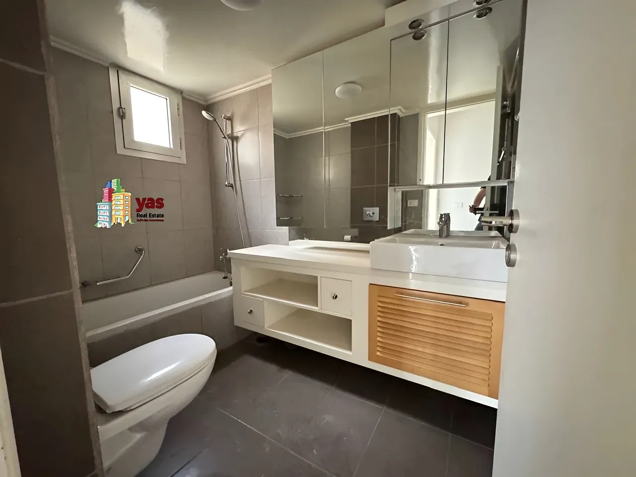 Apartment for Sale in Adonis - 3 bed, 3 bath