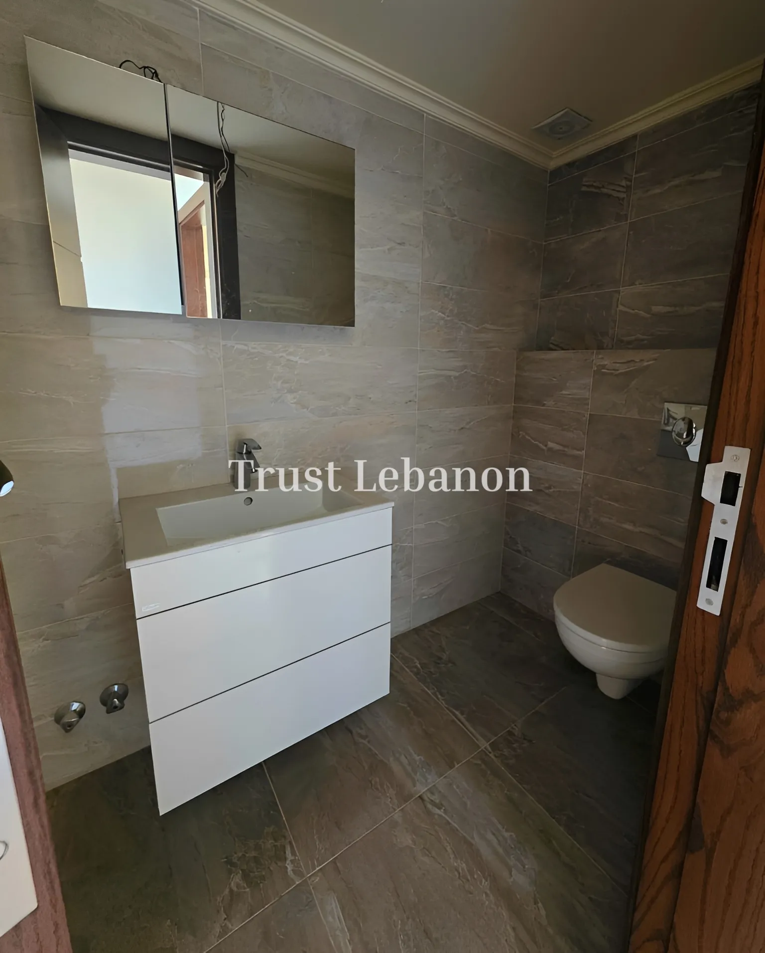 Apartment for sale in Ballouneh, Lebanon
