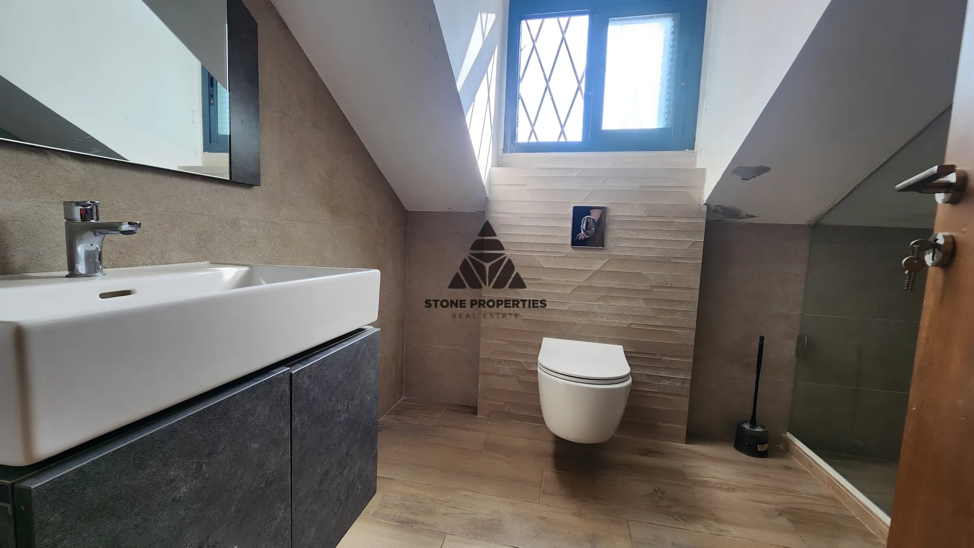 Duplex for sale in Ballouneh, lebanon