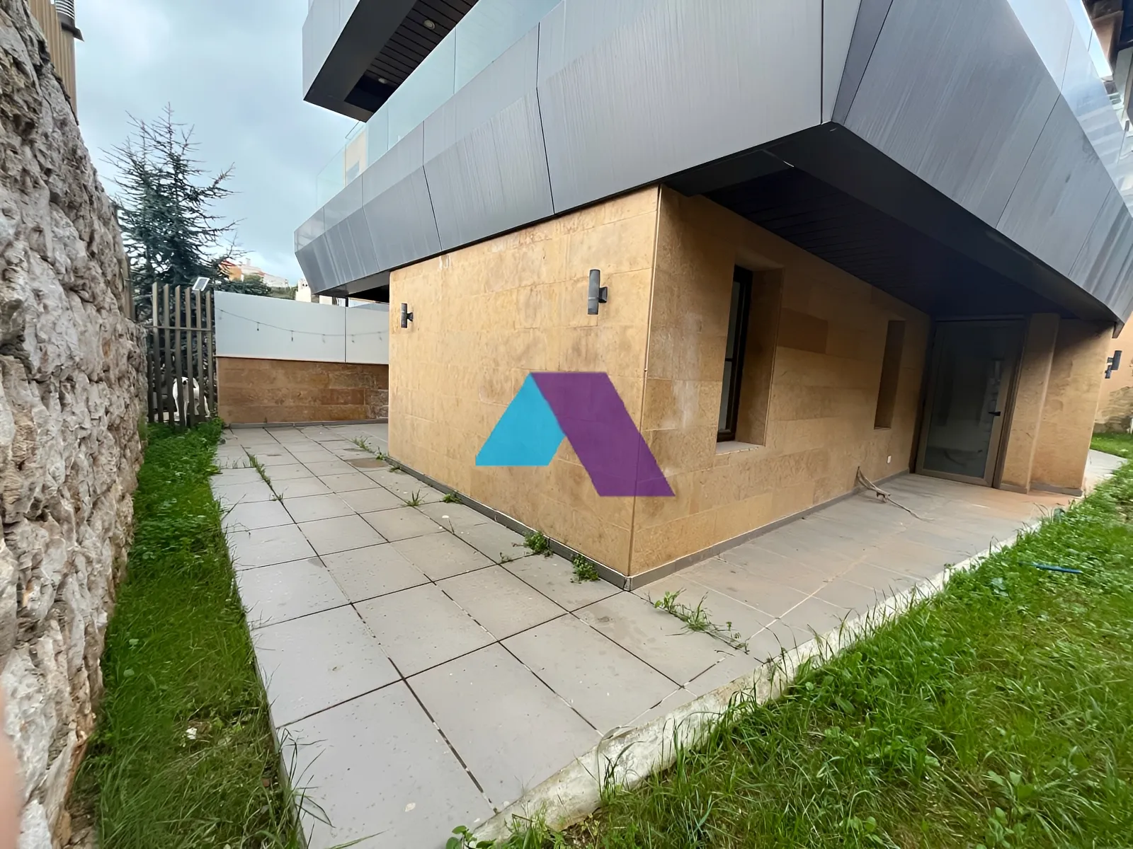 Apartment for Sale in Ballouneh - 3 bed, 4 bath
