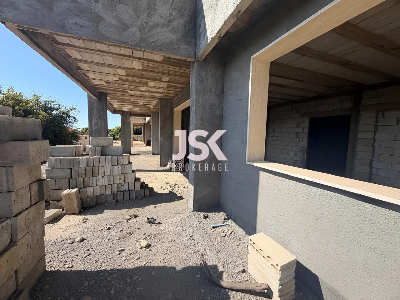 Building for Sale in Edde
