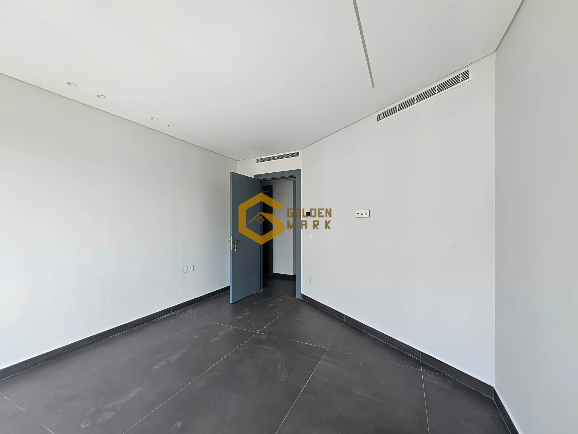 Apartment for Sale in Achrafieh, Beirut - 2 bed, 3 bath