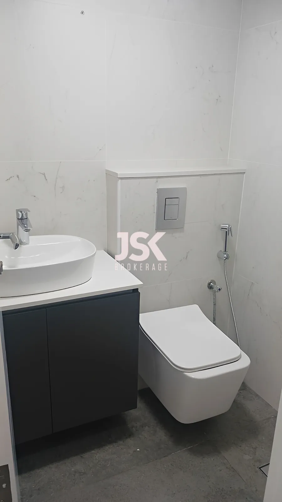 Office for Rent in Dekwaneh