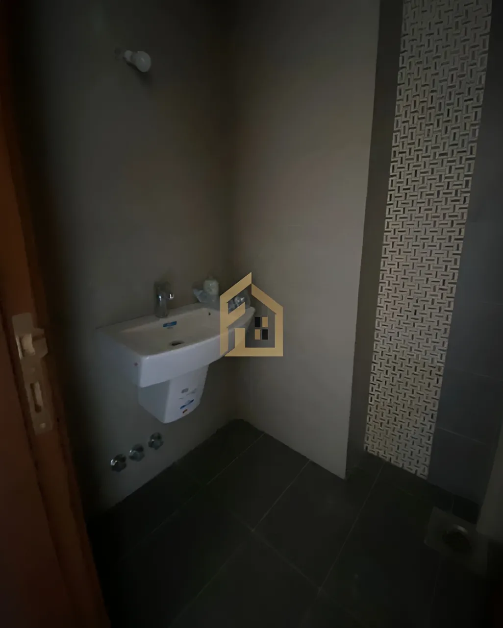 Apartment for sale in Ballouneh, Lebanon - 3 bed, 4 bath