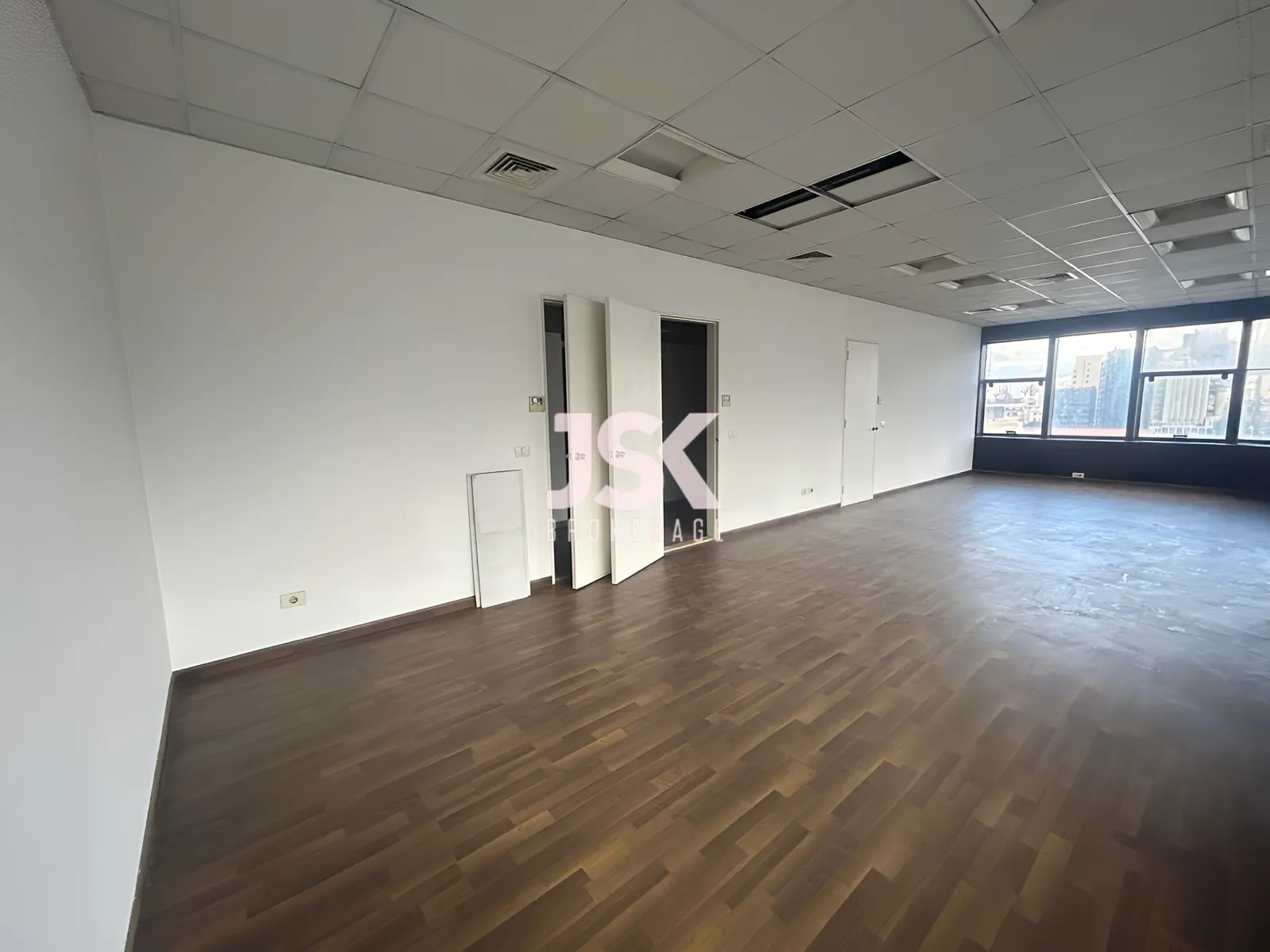 Office for Rent in Ras