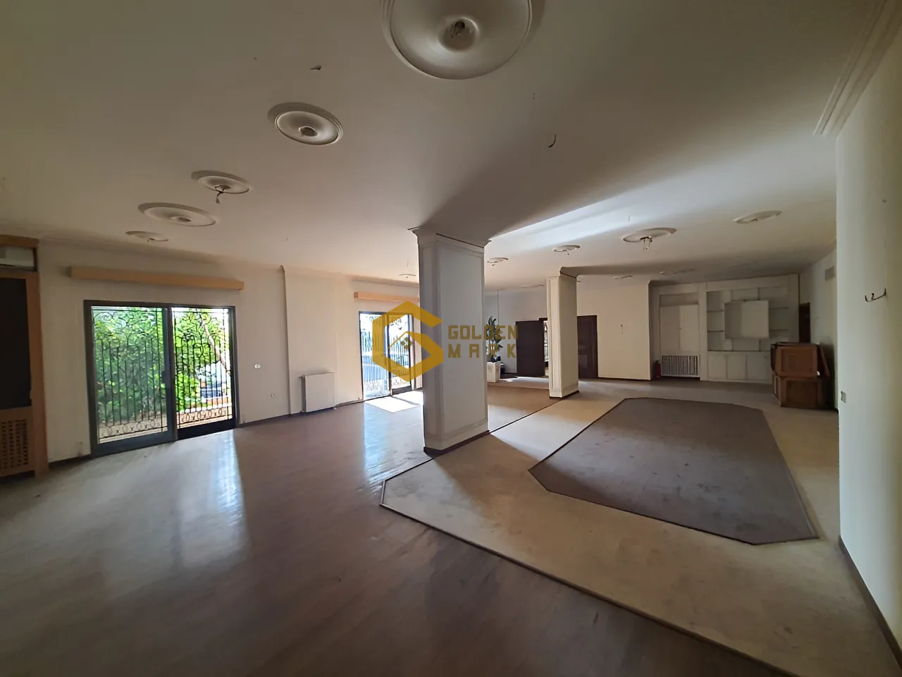 Showroom for sale in Mansourieh