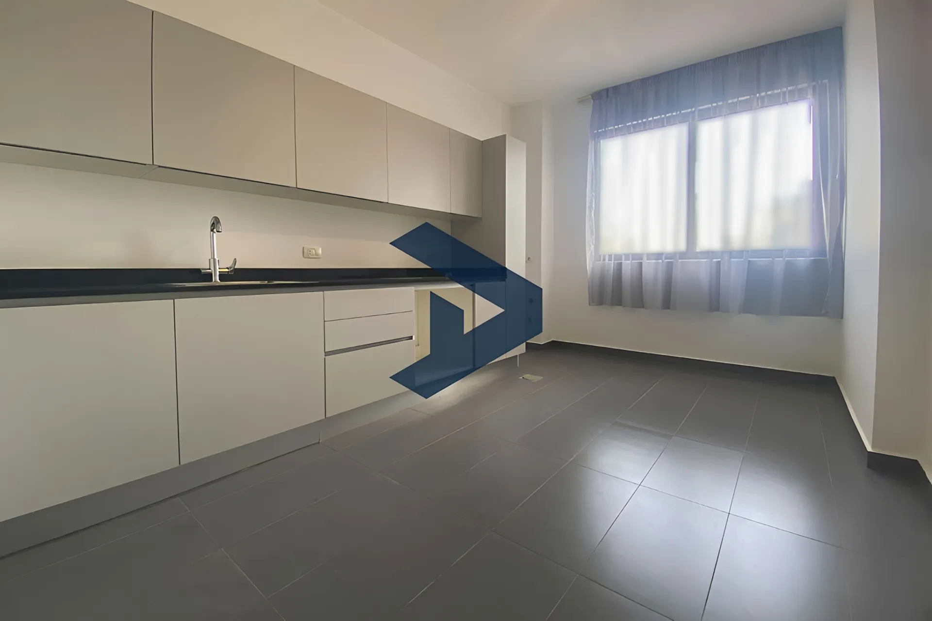 Apartment for rent in Kraytem, Beirut, Lebanon - 3 bed, 4 bath
