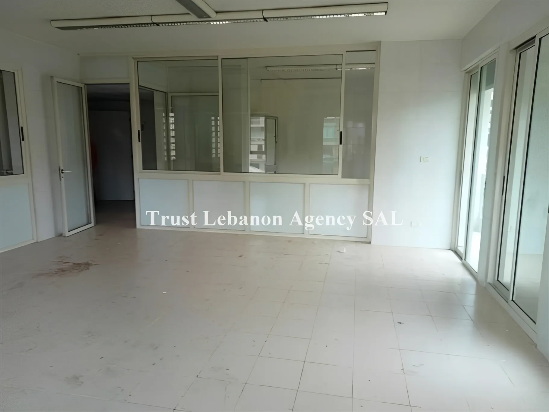 Office for rent in Metn, Sin El Fil