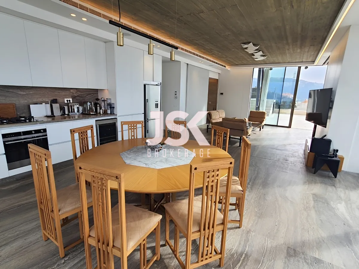 Penthouse for rent in Adma w Dafnah - 4 bed, 5 bath
