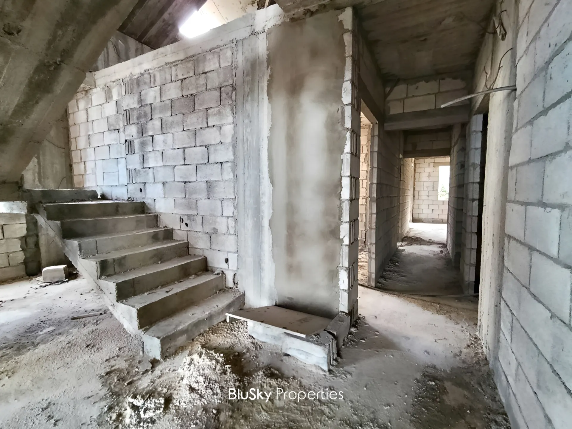 Building for Sale in Edde