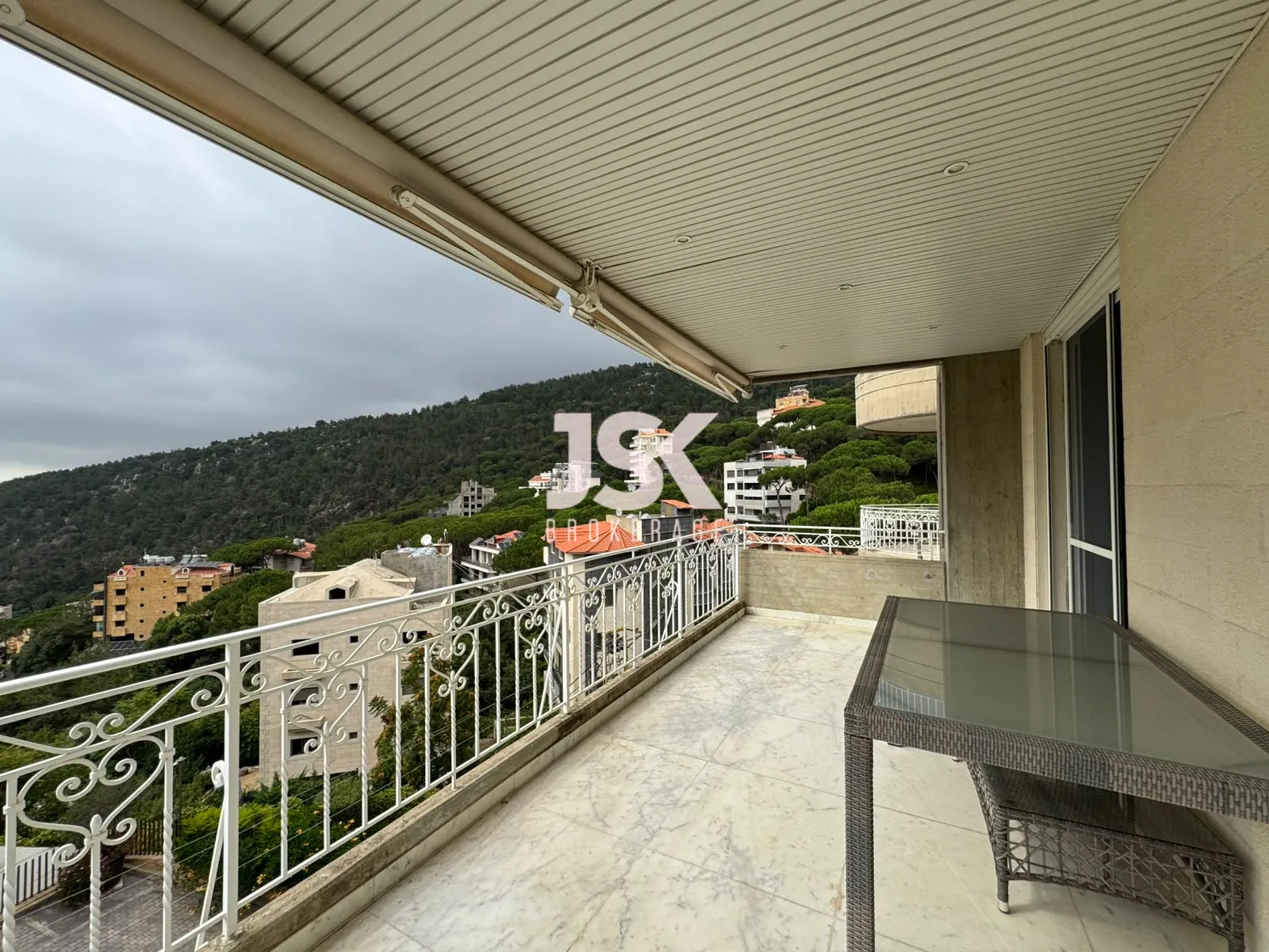 Apartment for Sale in Broummana - 3 bed