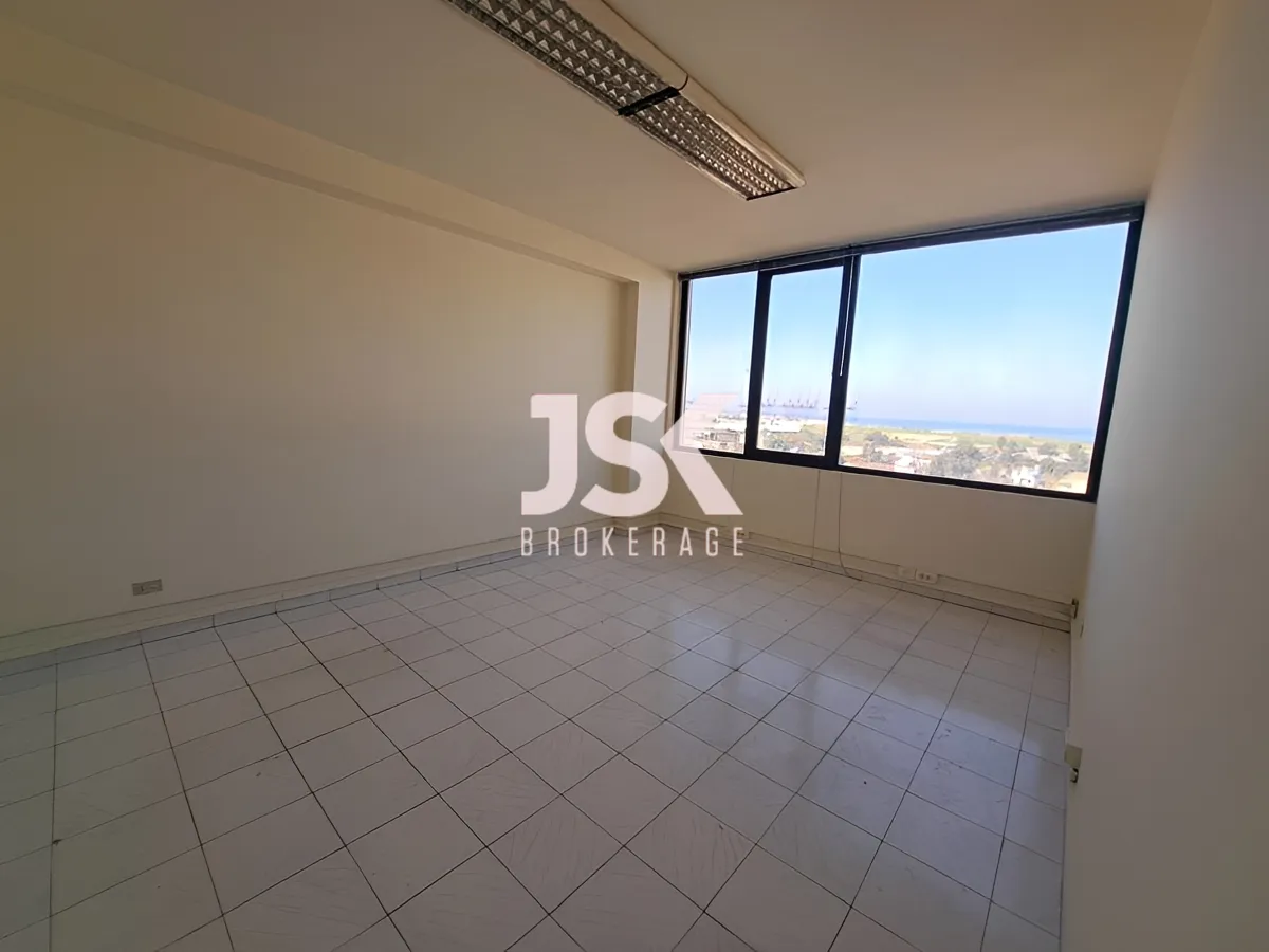 Office for rent in Daoura