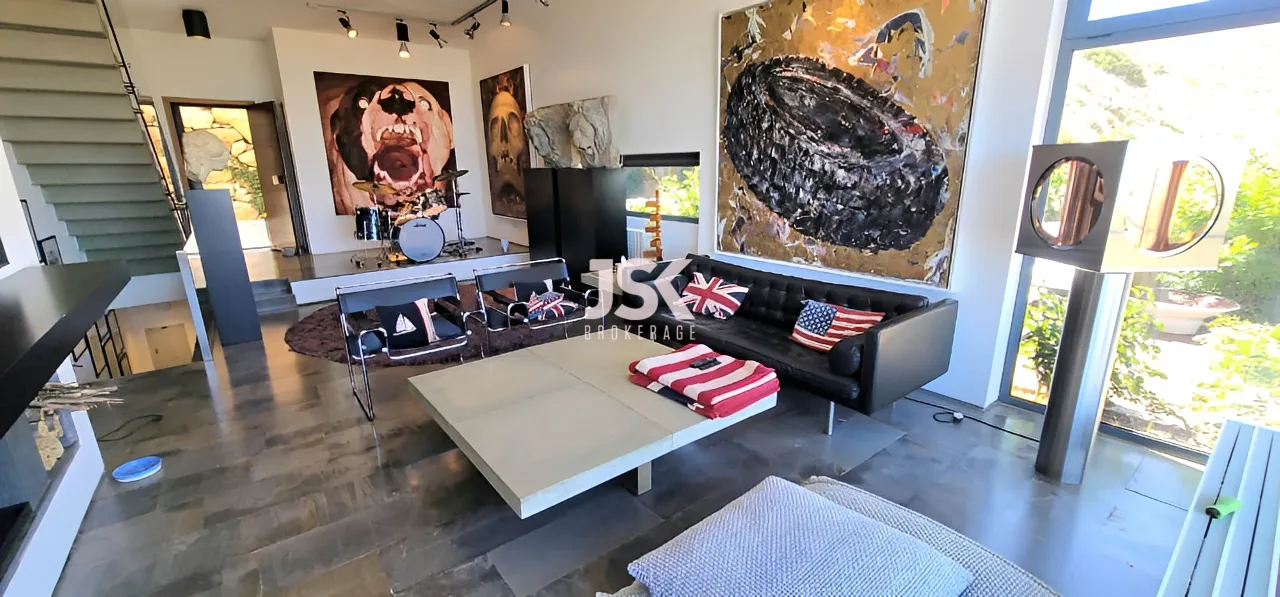Triplex for Sale in Ouyoun - 5 bed