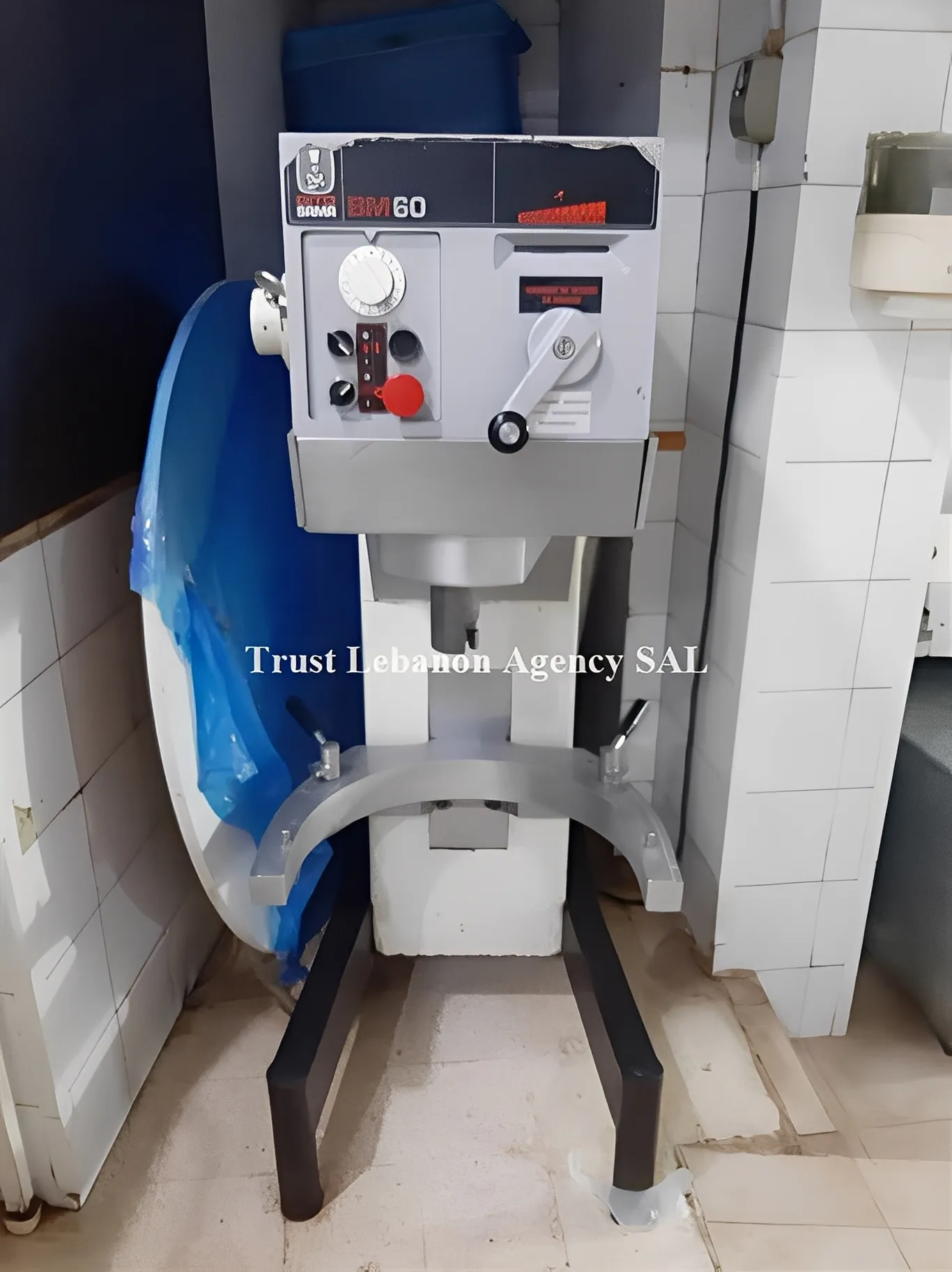 Shop for sale in Baabda, Hadath