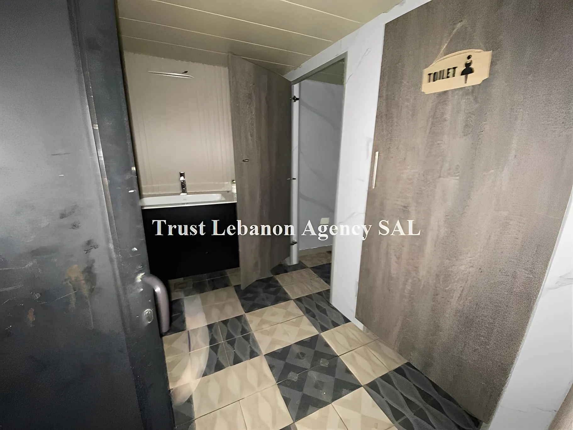 Restaurant for rent in Beirut, Corniche El Nahr
