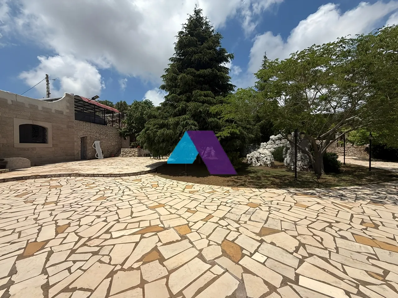 Villa for Sale in Ajaltoun