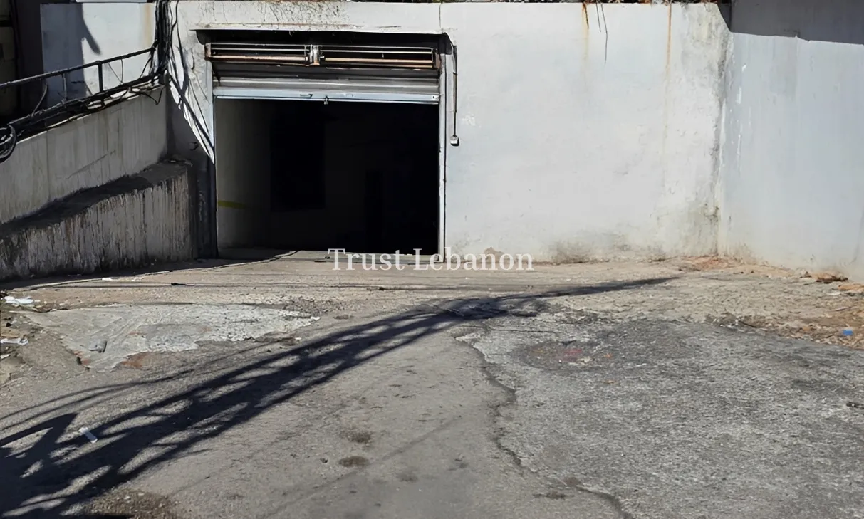 Warehouse for sale in Furn El Chebak