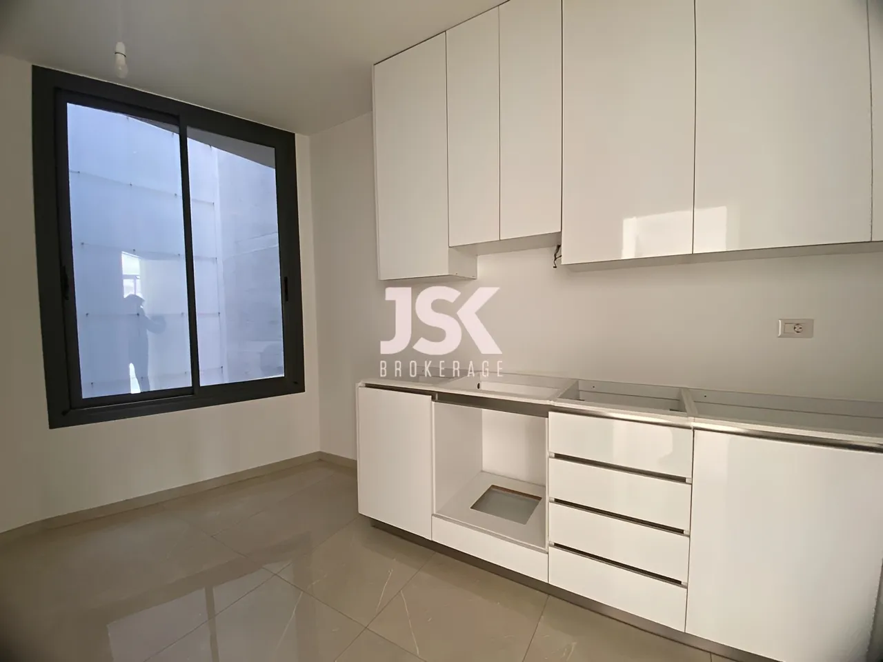 Apartment for Sale in Ras Beirut - 3 bed, 4 bath