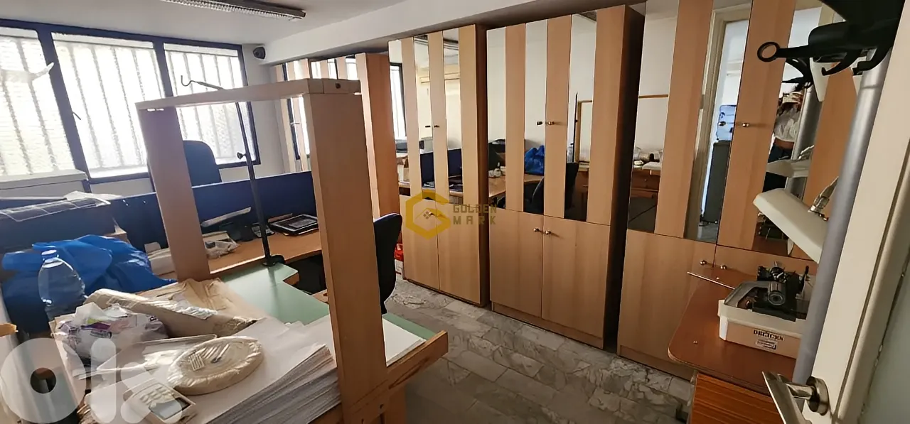 Showroom for sale in Dekwaneh