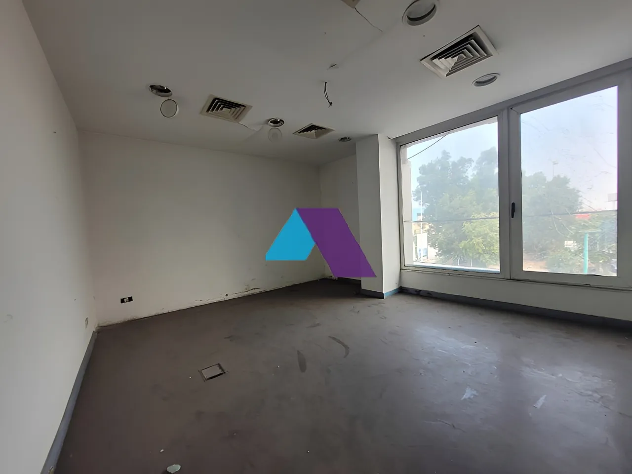 Office for rent in Remeil