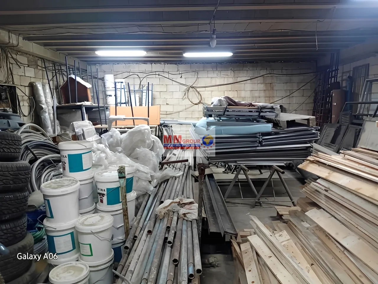 Warehouse for sale in Dekwaneh