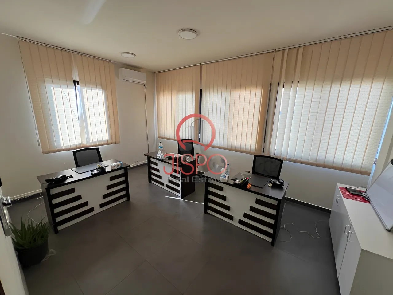 Office for Rent in Forn El Chebbak