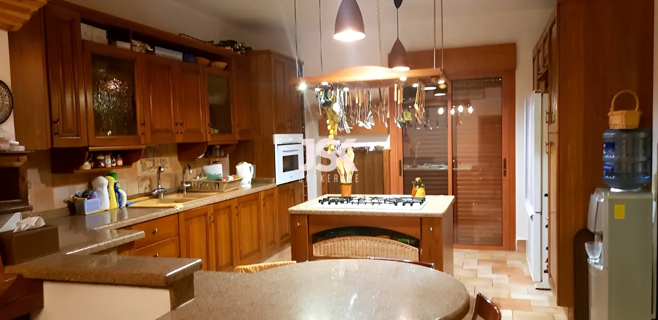 Villa for Sale in Rayfoun